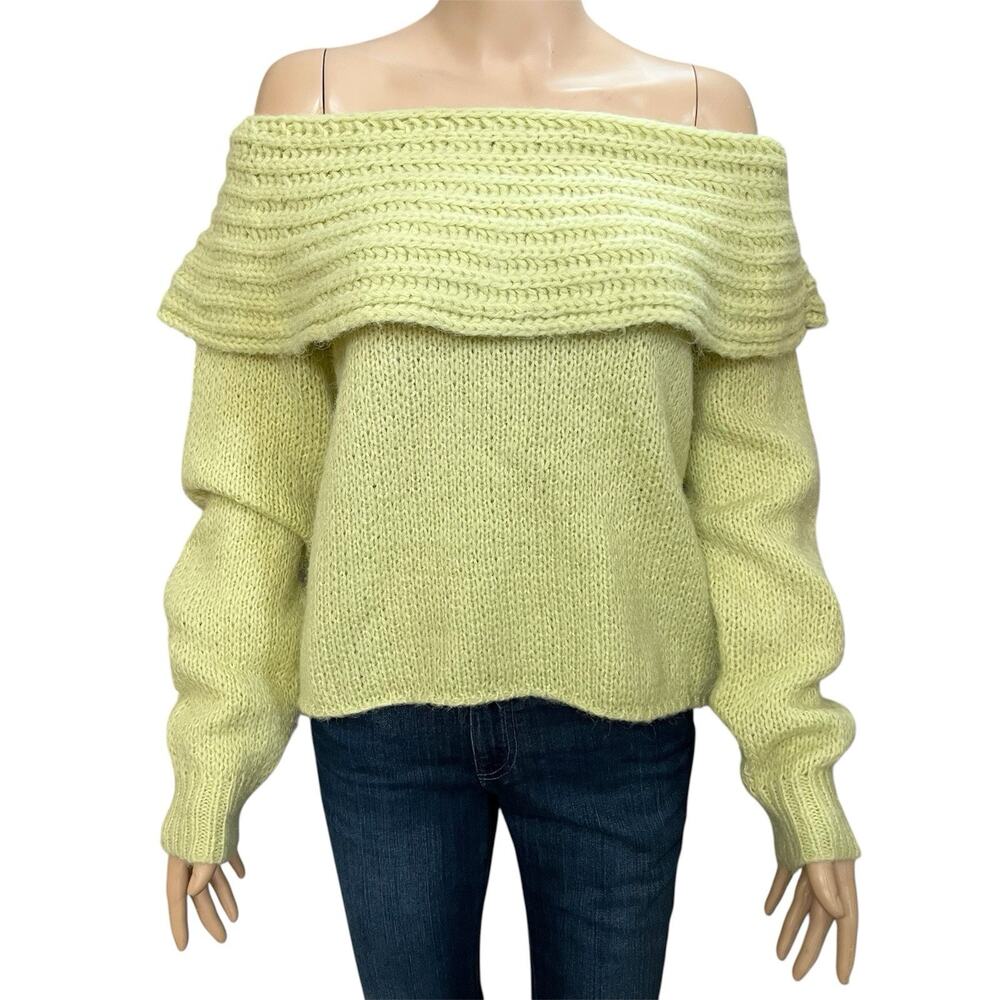 Isalis Off The Shoulder Sweater Medium Chunky Pale Green Wool Blend